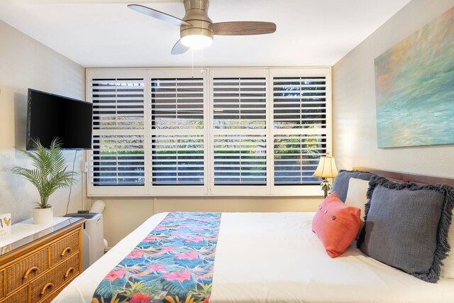 bedroom with a ceiling fan