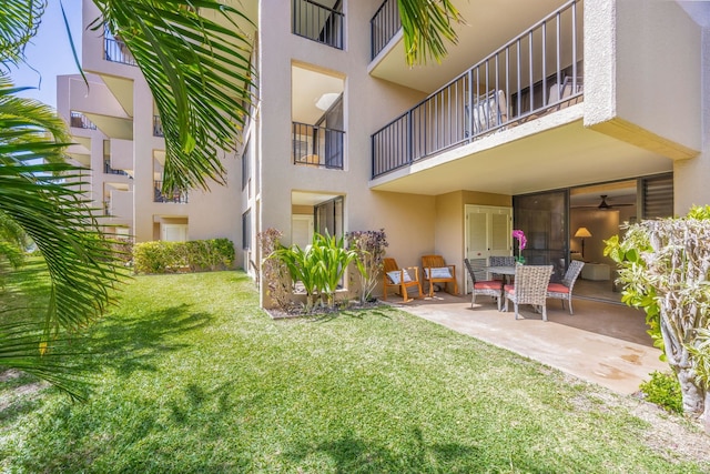 view of yard with a patio