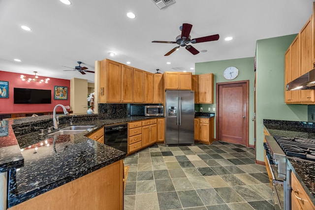 kitchen featuring a ceiling fan, a sink, appliances with stainless steel finishes, visible vents, and recessed lighting