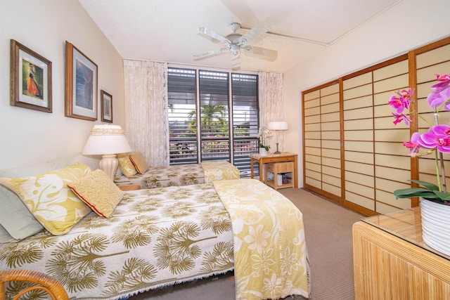 bedroom featuring a textured ceiling, carpet floors, and ceiling fan