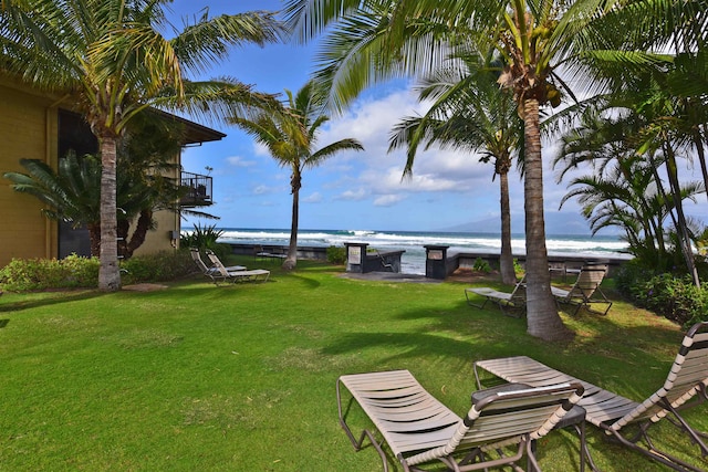 view of yard featuring a water view