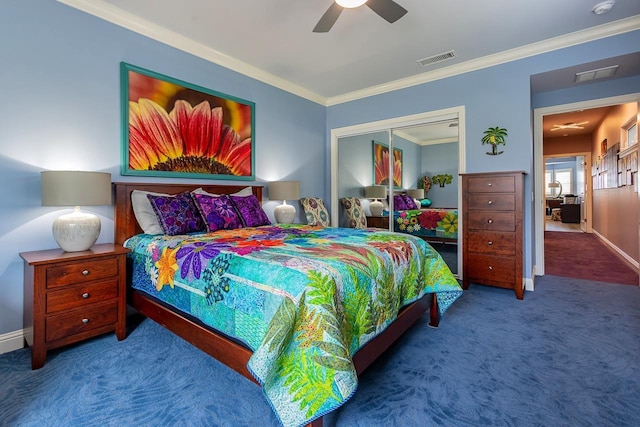 bedroom with ceiling fan, a closet, carpet floors, and ornamental molding