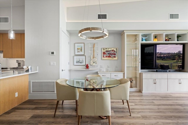 209 Holokahiki Ln Unit 103, Kihei, HI 96753 - dining room featuring visible vents and light wood-style floors