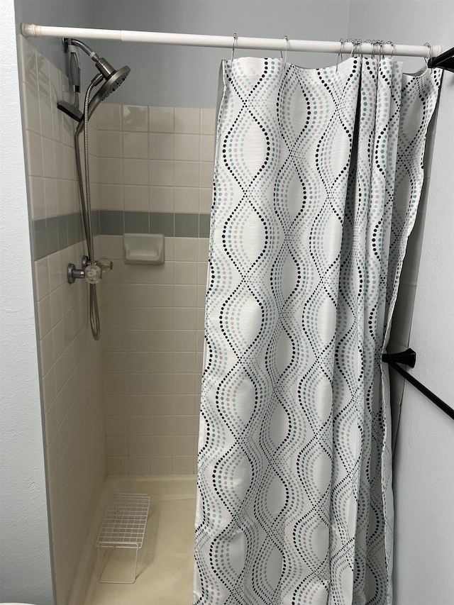 bathroom with curtained shower