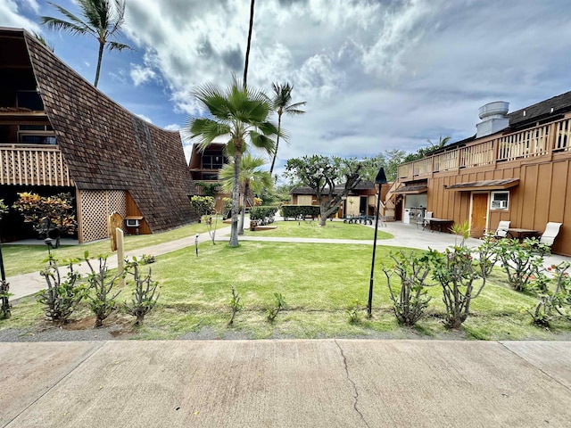 view of yard with a patio