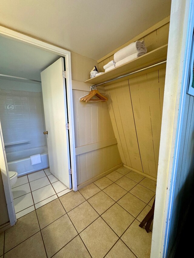 spacious closet featuring light tile patterned floors