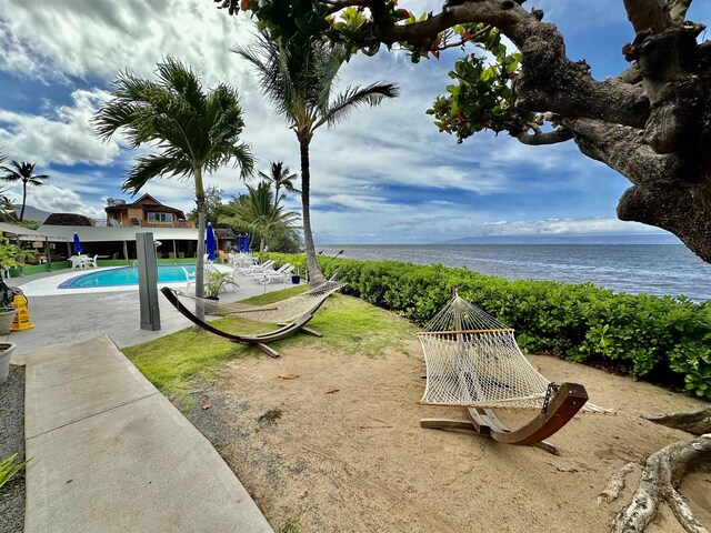 view of yard featuring a water view