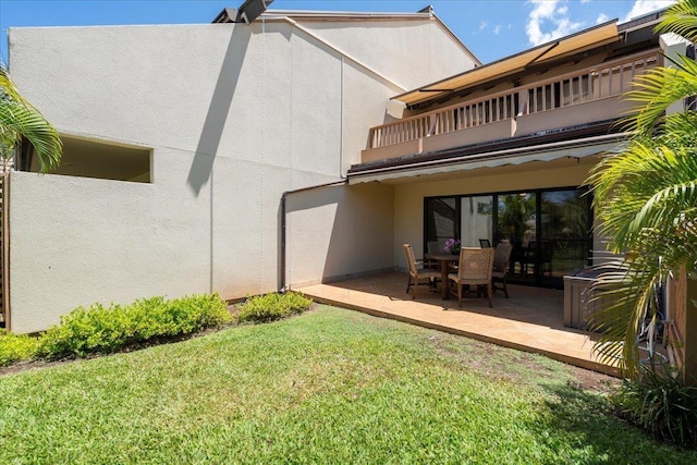 2777 S Kihei Rd Unit L-109, Kihei, HI 96753 - back of property with a balcony, a patio, a yard, and stucco siding