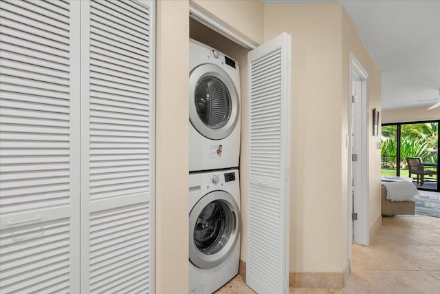 2777 S Kihei Rd Unit L-109, Kihei, HI 96753 - laundry area featuring stacked washer and clothes dryer and baseboards