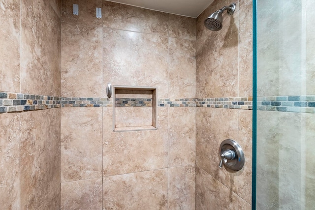 bathroom featuring tiled shower