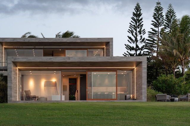 back of house featuring a lawn