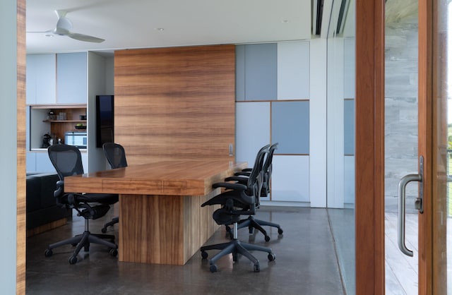 office area featuring ceiling fan