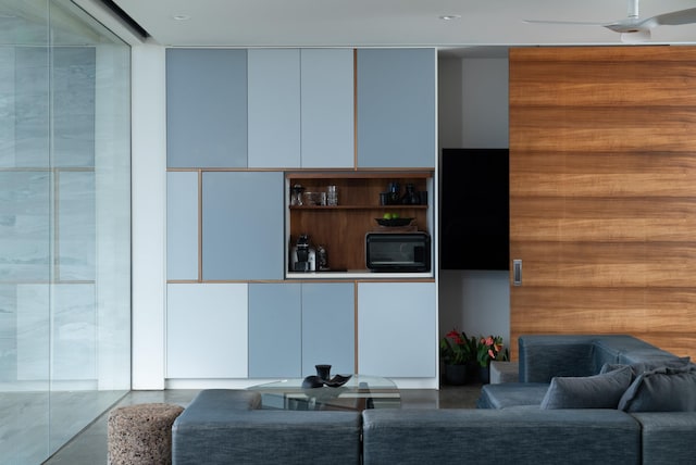 living room featuring ceiling fan