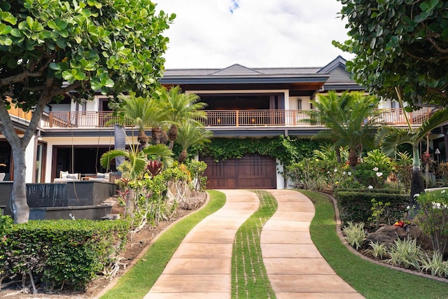 view of front facade with a garage