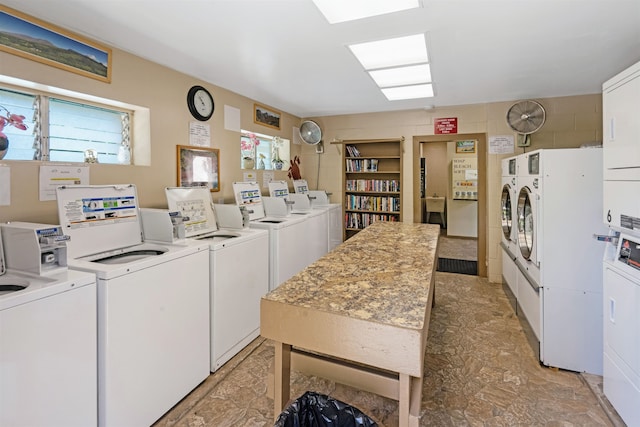 clothes washing area with stacked washer / drying machine and independent washer and dryer