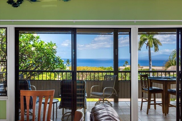 10 Wailea Ekolu Pl Unit 1008, Kihei, HI 96753 - sunroom / solarium featuring a water view