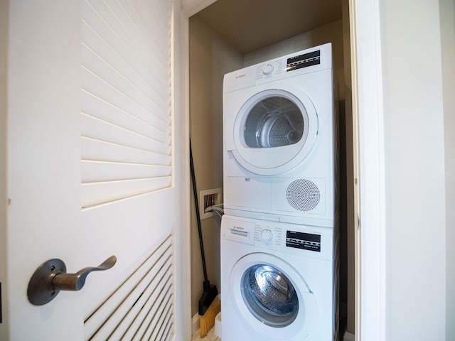 130 Kai Malina Pkwy Unit 719, Lahaina, HI 96761 - washroom featuring stacked washing machine and dryer