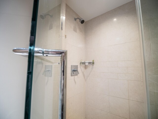130 Kai Malina Pkwy Unit 719, Lahaina, HI 96761 - bathroom featuring a shower stall