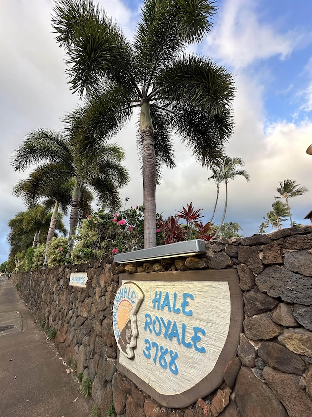 view of community / neighborhood sign