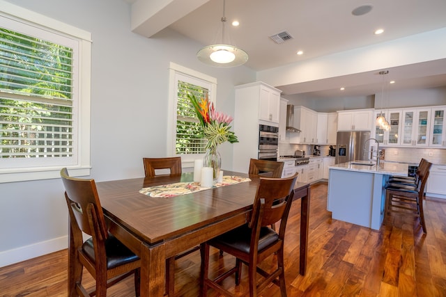 dining space featuring visible vents, recessed lighting, baseboards, and dark wood-style flooring