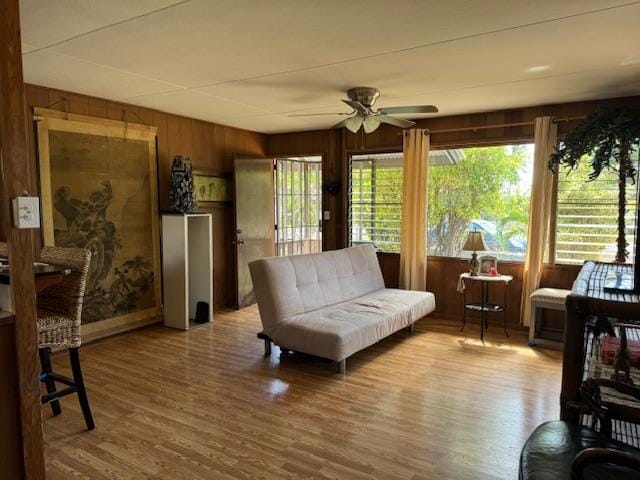 sunroom / solarium with ceiling fan