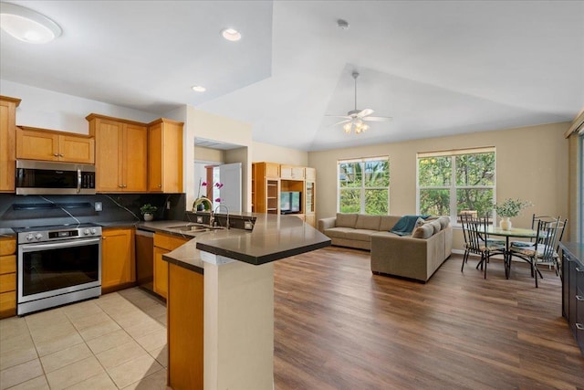 237 Kuli Puu St, Kihei, HI 96753 - kitchen with stainless steel appliances, a sink, a peninsula, ceiling fan, and open floor plan