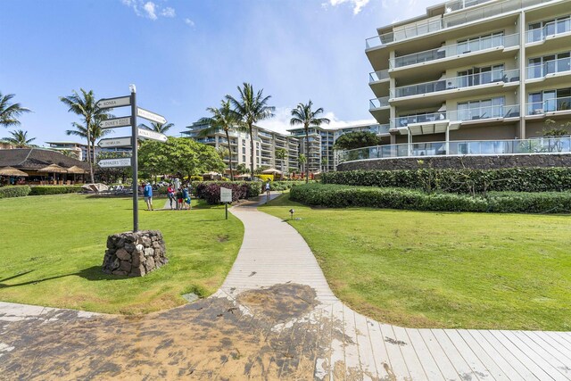 view of property's community featuring a lawn