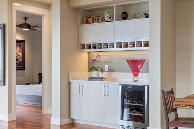 806 Kukia Pl, Kula, HI 96790 - indoor bar featuring wine cooler, light wood-style floors, and decorative backsplash