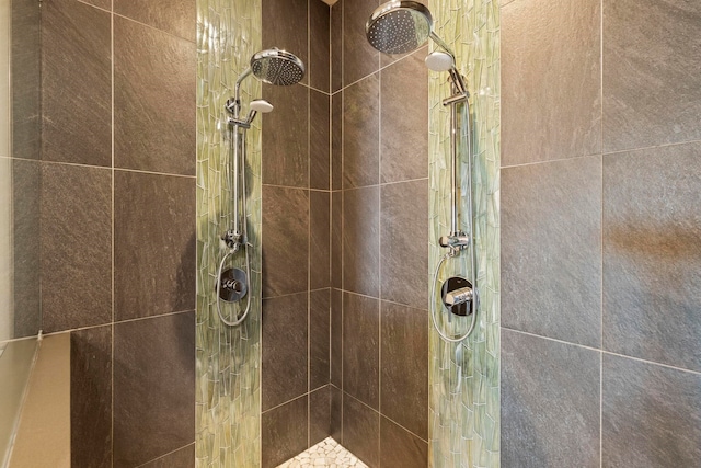 806 Kukia Pl, Kula, HI 96790 - bathroom with tiled shower