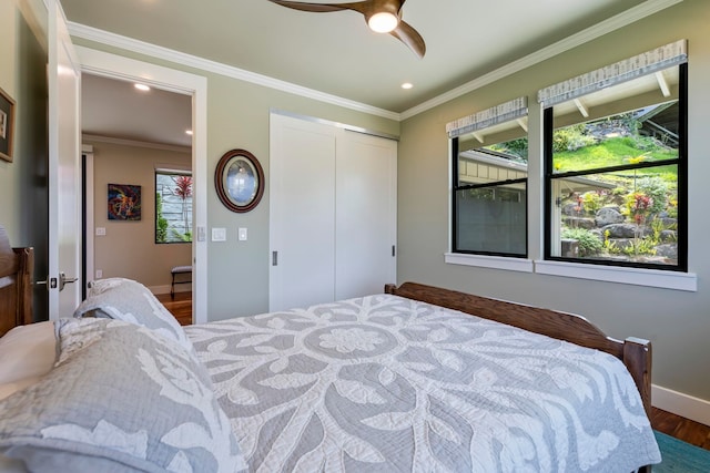 806 Kukia Pl, Kula, HI 96790 - bedroom with wood finished floors, multiple windows, a closet, crown molding, and recessed lighting