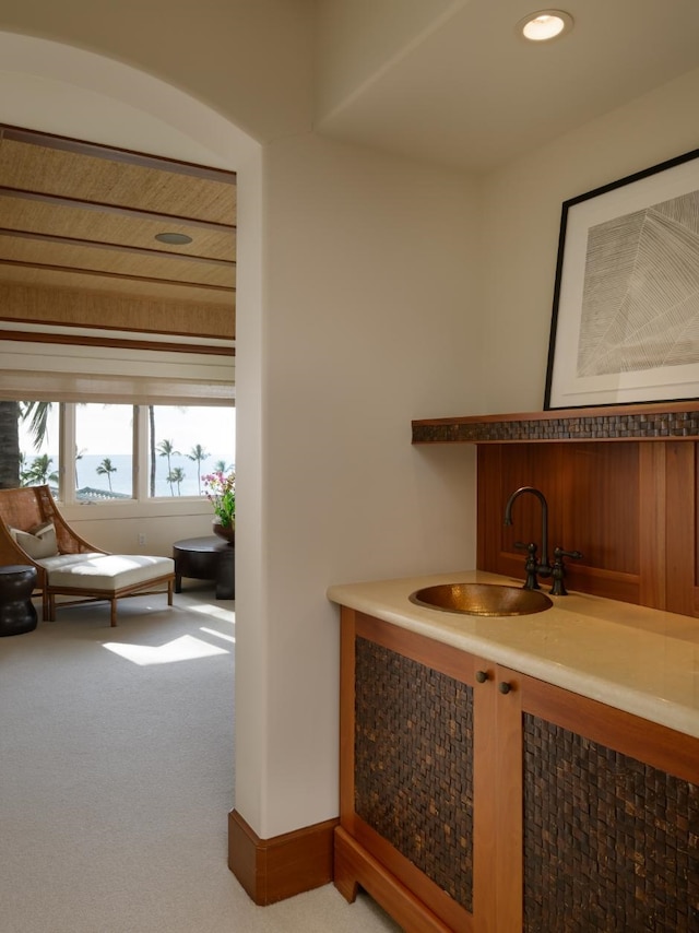 bar with a sink, baseboards, carpet floors, and recessed lighting