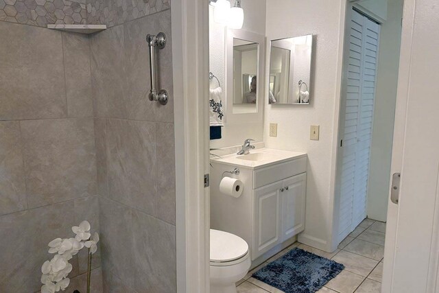 480 Kenolio Rd Unit 21-101, Kihei, HI 96753 - bathroom featuring vanity, toilet, a tile shower, and tile patterned flooring