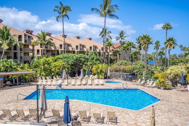 2695 S Kihei Rd Unit 1204, Kihei, HI 96753 - community pool featuring a hot tub and a patio area