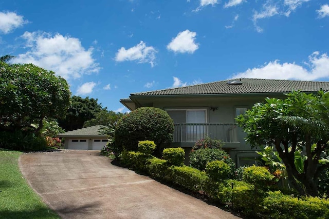 view of front of house featuring a garage