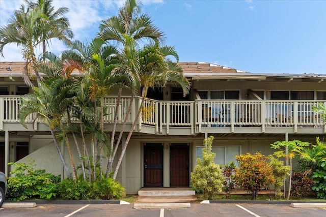 715 S Kihei Rd Unit D135, Kihei, HI 96753 - view of property featuring uncovered parking