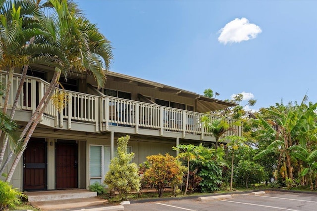715 S Kihei Rd Unit D135, Kihei, HI 96753 - view of property featuring uncovered parking