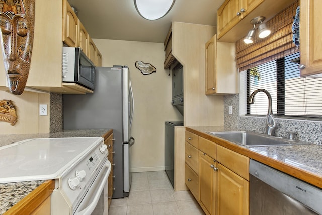 kitchen with electric stove, dishwasher, decorative backsplash, sink, and light tile patterned floors