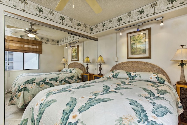 bedroom with ceiling fan, a textured ceiling, and a closet