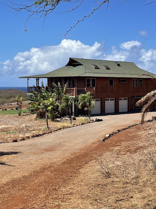 view of front of house featuring driveway and an attached garage