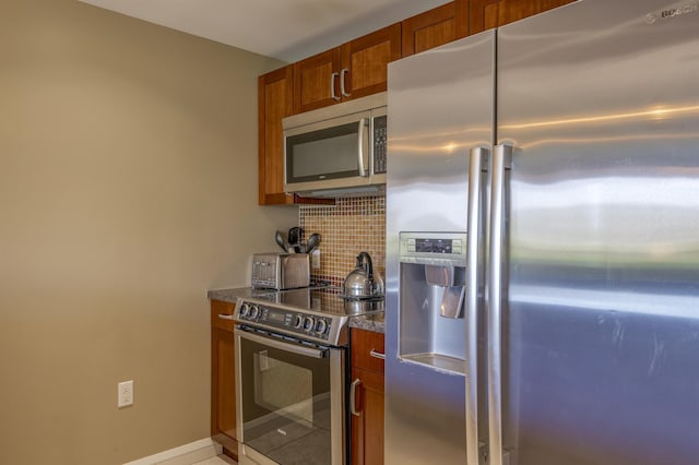 kitchen with decorative backsplash and stainless steel appliances