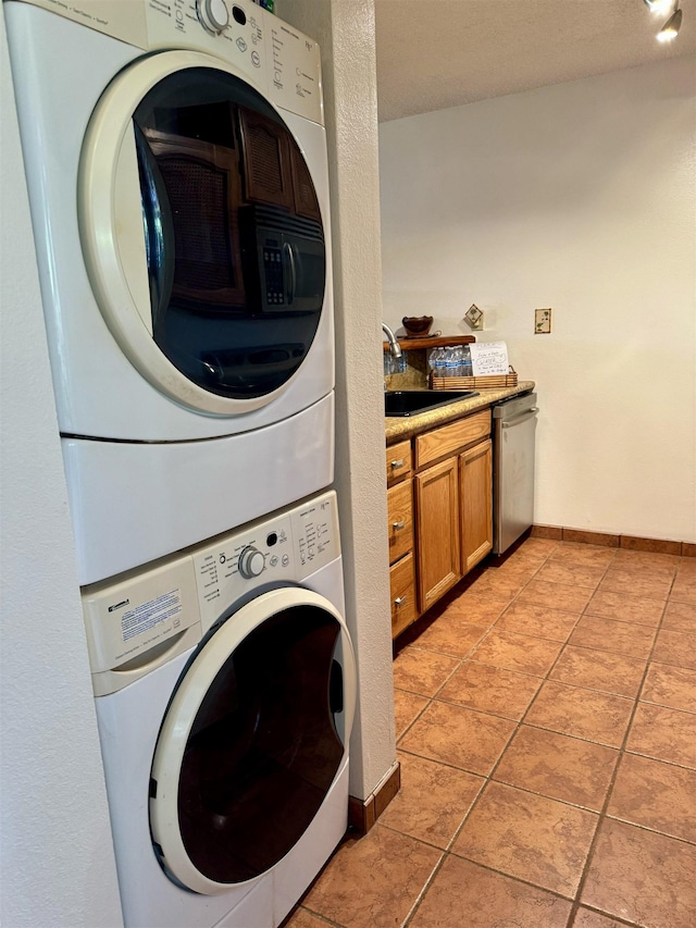 50 Kepuhi Pl Unit 103, Maunaloa, HI 96770 - laundry area with stacked washing machine and dryer and light tile patterned flooring