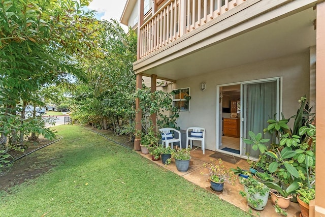 40 Halili Ln Unit 4D, Kihei, HI 96753 - view of grassy yard featuring a balcony and a patio
