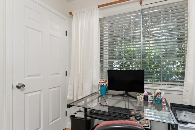 40 Halili Ln Unit 4D, Kihei, HI 96753 - home office with healthy amount of natural light