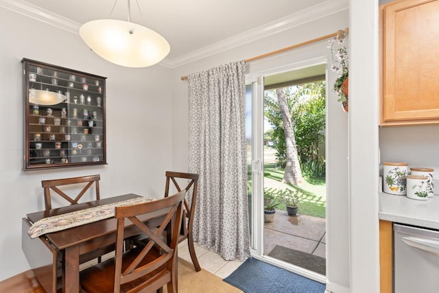 40 Halili Ln Unit 4D, Kihei, HI 96753 - dining area featuring ornamental molding