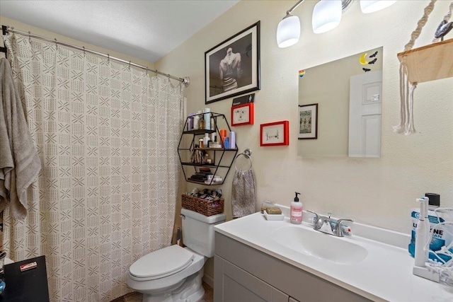 bathroom with toilet, a shower with shower curtain, and vanity