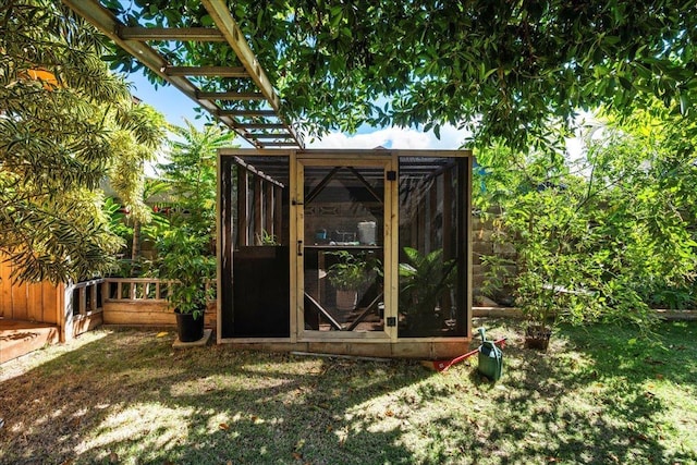 view of outdoor structure with an outbuilding