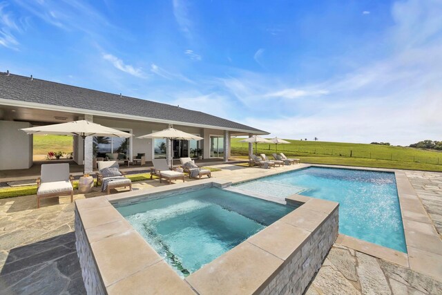 500 Kai Huki Cir Unit B, Haiku, HI 96708 - swimming pool with an in-ground hot tub and a patio