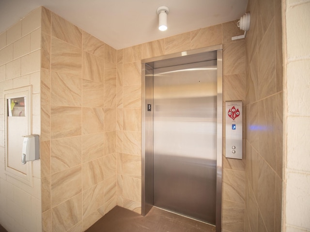 2385 S Kihei Rd Unit 306, Kihei, HI 96753 - bathroom with elevator