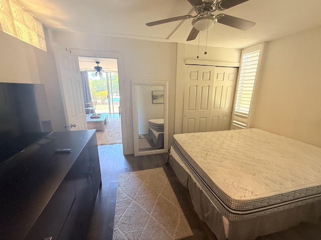 3660 Lower Honoapiilani Rd Unit 111, Lahaina, HI 96761 - bedroom featuring access to exterior, dark wood finished floors, ceiling fan, and a closet