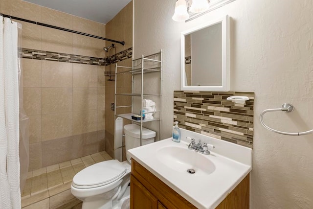 bathroom featuring decorative backsplash, toilet, a shower with shower curtain, and vanity